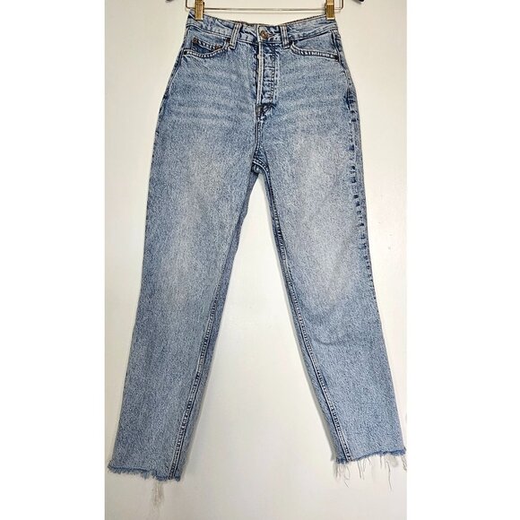 Divided H&M High Rise Button Fly Frayed Ankle Cropped Mom Jeans 2 Light Wash - Picture 1 of 9